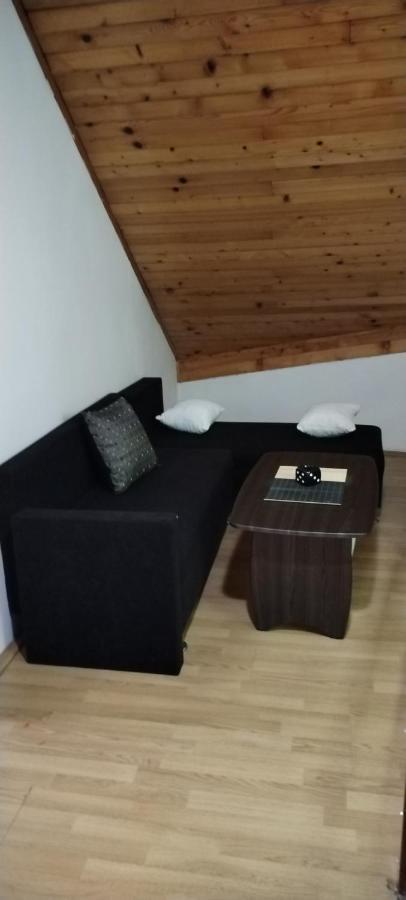 Sobe Lara * Donji Milanovac